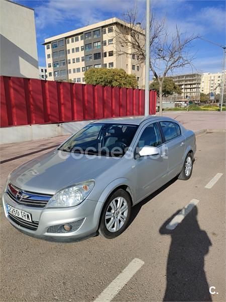 Usado Opel Astra Cosmo 100 CV (73 kW) 2009 Gris / plata Berlina