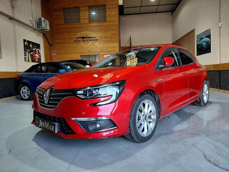 Usado Renault Mégane GrandTour Intens 116 CV (85 kW) 2020 Rojo Familiar