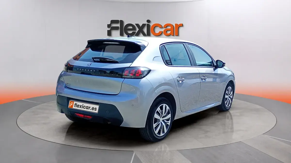 Usado Peugeot 208 Active 101 CV (74 kW) 2023 Gris Utilitario