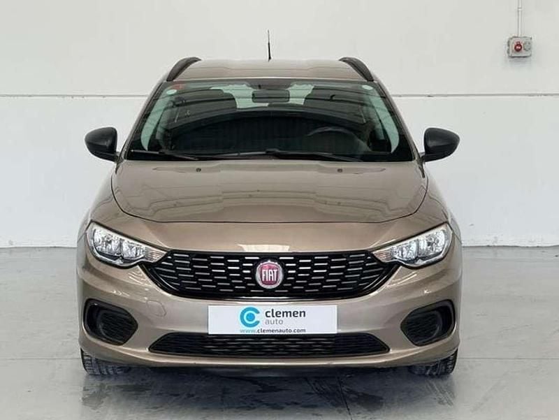 Usado Fiat Tipo Lounge 95 HP (69 kW) 2018 Bege Carrinha
