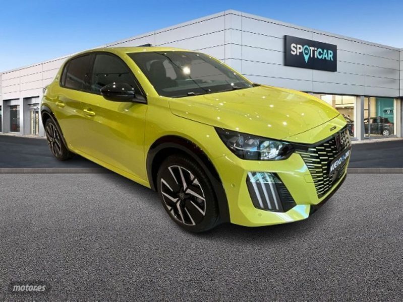Usado Peugeot e-208 GT 114 kW (156 CV) 2024 Amarillo Utilitario