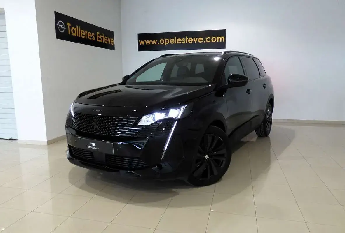 Usado Peugeot 5008 Style 120 CV (88 kW) 2021 Negro SUV