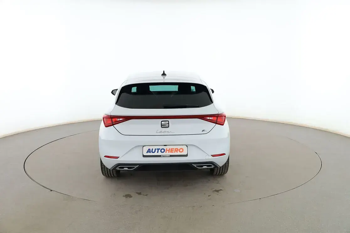 Usado Seat Leon FR 150 CV (110 kW) 2021 Blanco Berlina