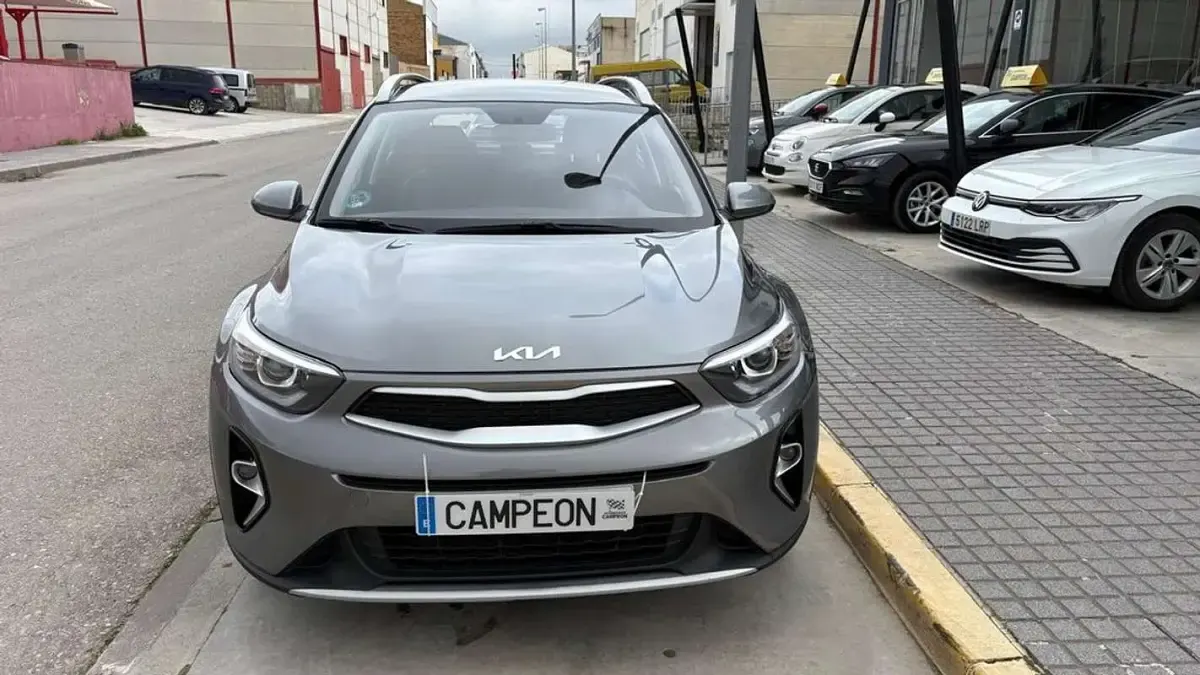 Usado Kia Stonic 84 CV (61 kW) 2023 Gris SUV