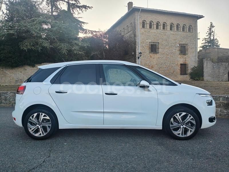 Usado Citroën C4 Picasso Attraction 130 CV (95 kW) 2015 Blanco Monovolumen