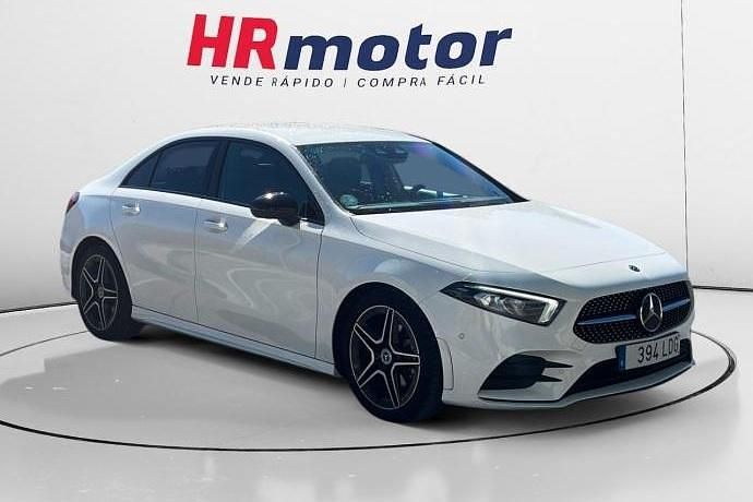Negro Usado 2019 Mercedes A200 AMG line Berlina | 24.490 € (Super precio) - Imagen 1/4