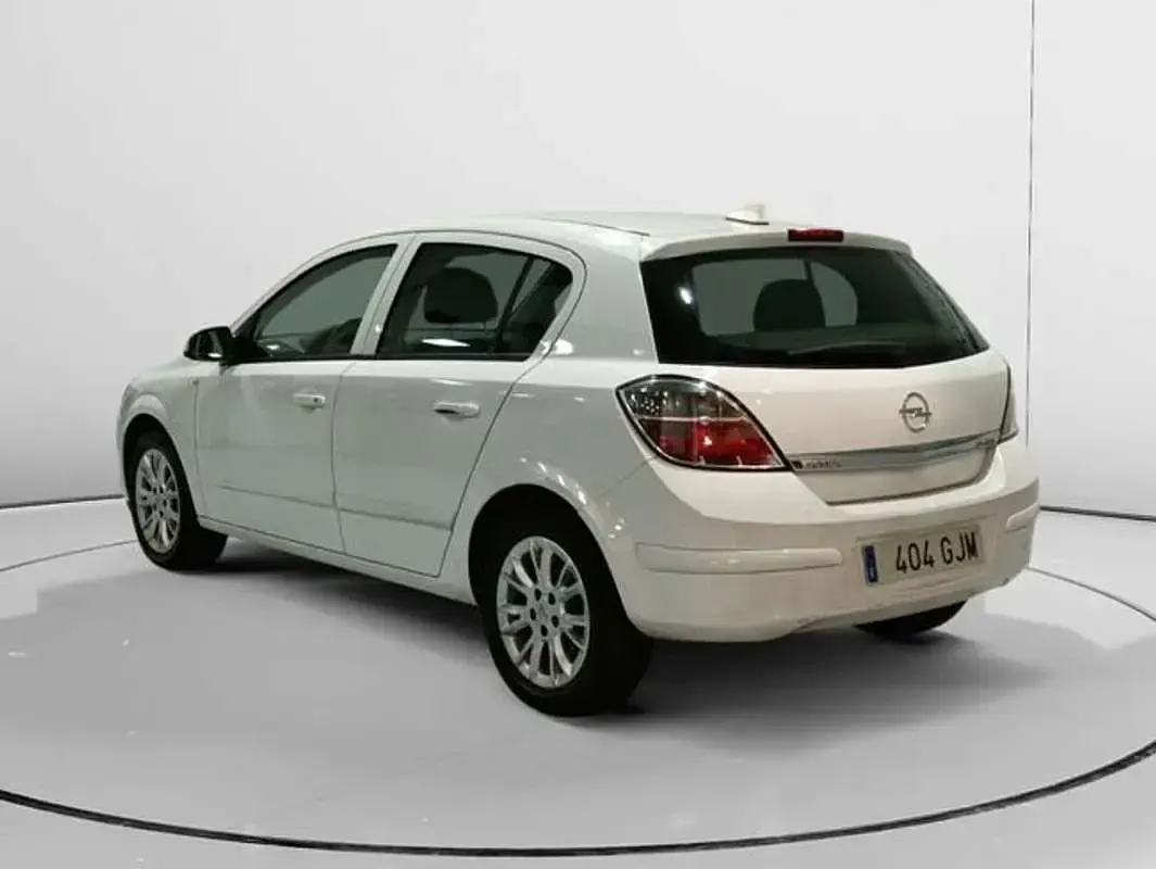 Usado Opel Astra Cosmo 101 CV (74 kW) 2008 Blanco Utilitario