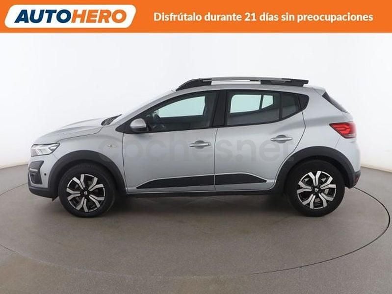 Usado Dacia Sandero Comfort 91 CV (66 kW) 2022 Gris Utilitario