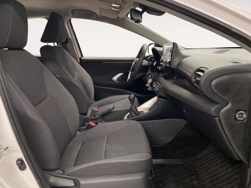 Usado Toyota Yaris Edition 125 CV (91 kW) 2021 Blanco Berlina