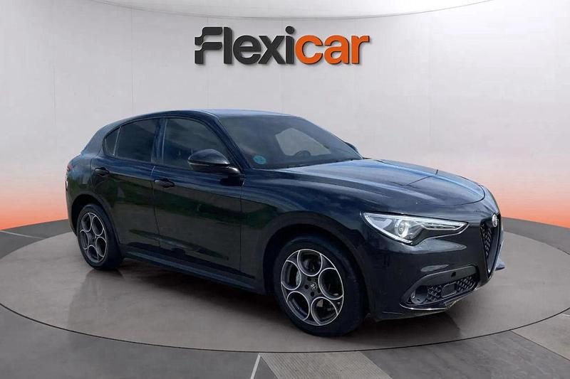 Usado Alfa Romeo Stelvio Sprint 160 CV (117 kW) 2022 Negro SUV