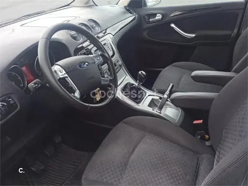 Usado Ford Galaxy Ghia 140 CV (102 kW) 2008 Gris / plata Monovolumen