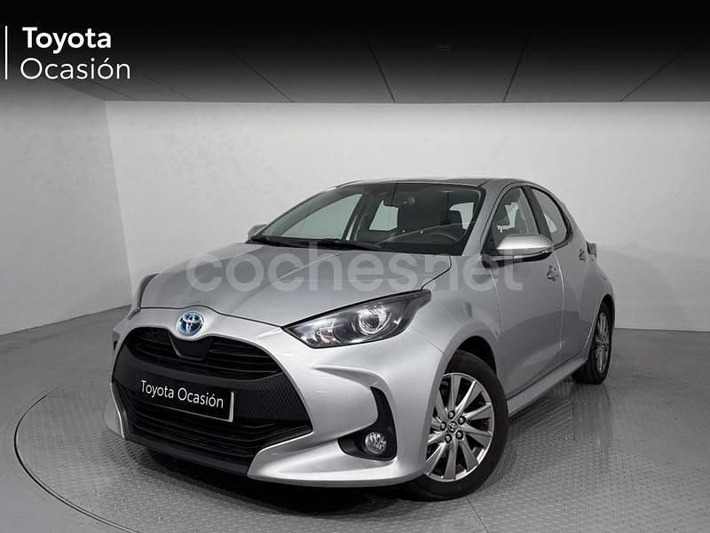 Usado Toyota Yaris Hybrid Active 116 CV (85 kW) 2024 Gris / plata Berlina