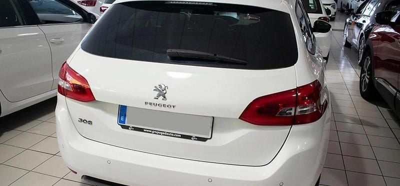 Usado Peugeot 308 Style 131 CV (96 kW) 2019 Blanco Familiar