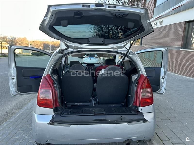 Usado Citroën C2 70 CV (51 kW) 2004 Gris / plata Utilitario