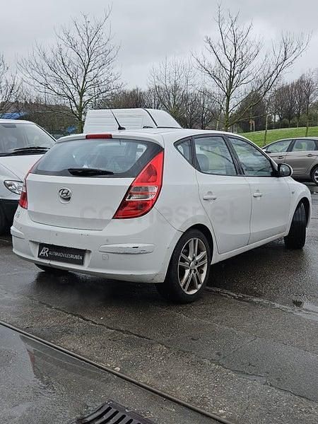 Usado Hyundai i30 Style 122 CV (89 kW) 2008 Blanco Berlina