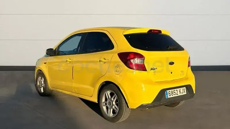 Usado Ford Ka Plus Ultimate 85 CV (62 kW) 2018 Amarillo Utilitario