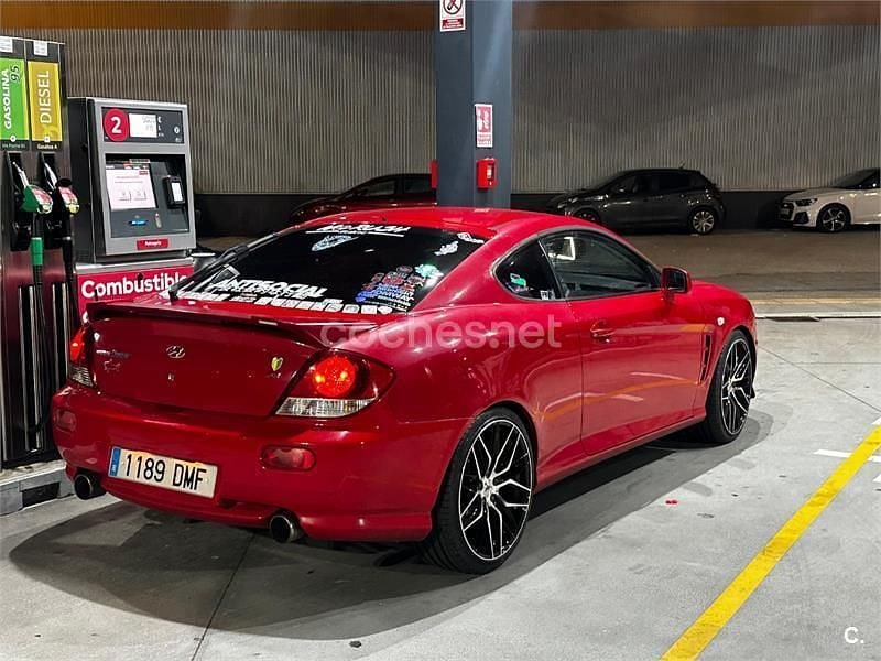 Usado Hyundai Coupé 143 CV (105 kW) 2005 Rojo Coupe