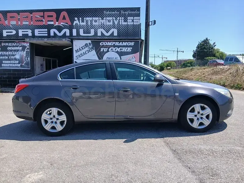 Usado Opel Insignia Cosmo 130 CV (95 kW) 2009 Gris / plata Berlina