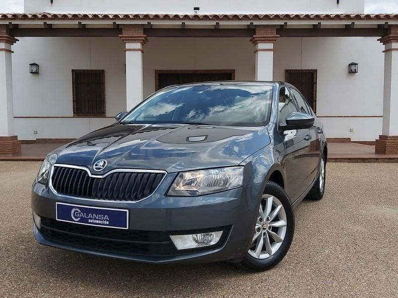 Usado Skoda Octavia Ambition 105 CV (77 kW) 2015 Gris / plata Utilitario