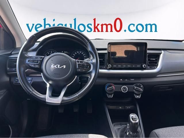 Usado Kia Stonic 100 CV (73 kW) 2022 Rojo SUV