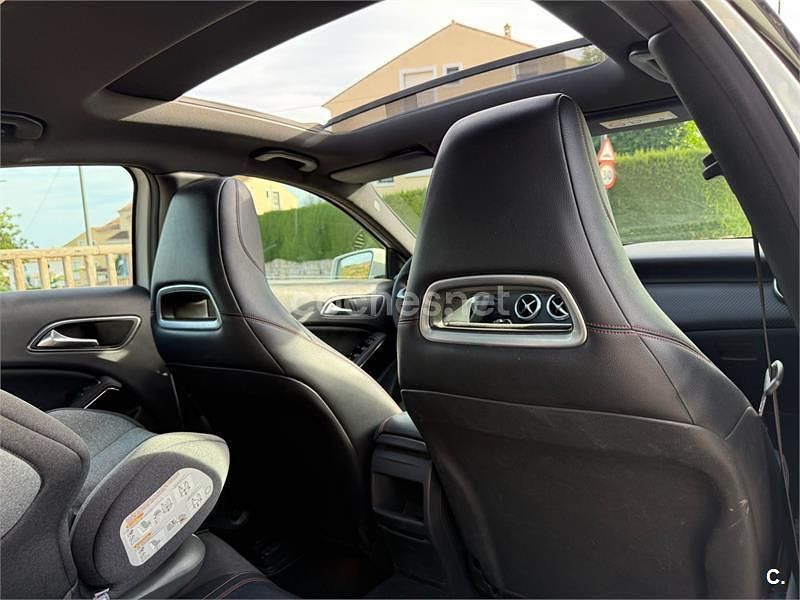 Usado Mercedes A180 AMG line 109 CV (80 kW) 2016 Blanco Berlina