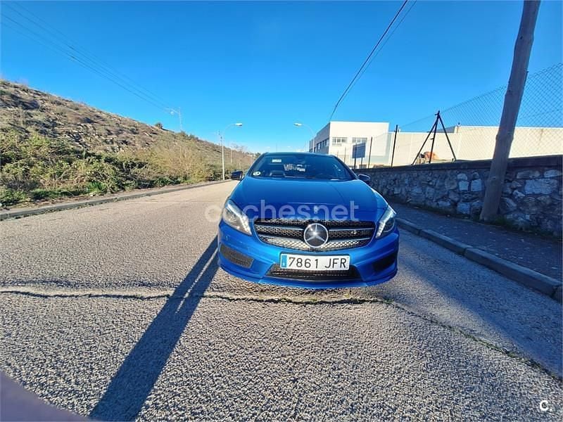 Usado Mercedes A180 Style 109 CV (80 kW) 2015 Azul Berlina