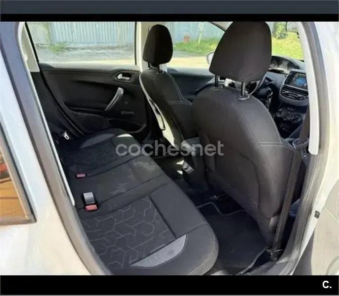 Usado Peugeot 2008 Style 110 CV (80 kW) 2016 Blanco SUV