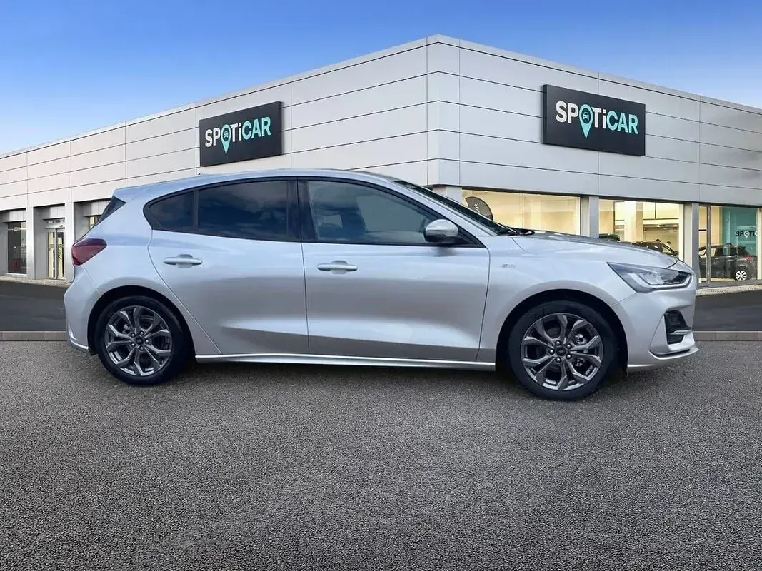 Usado Ford Focus ST-Line 125 CV (91 kW) 2023 Gris