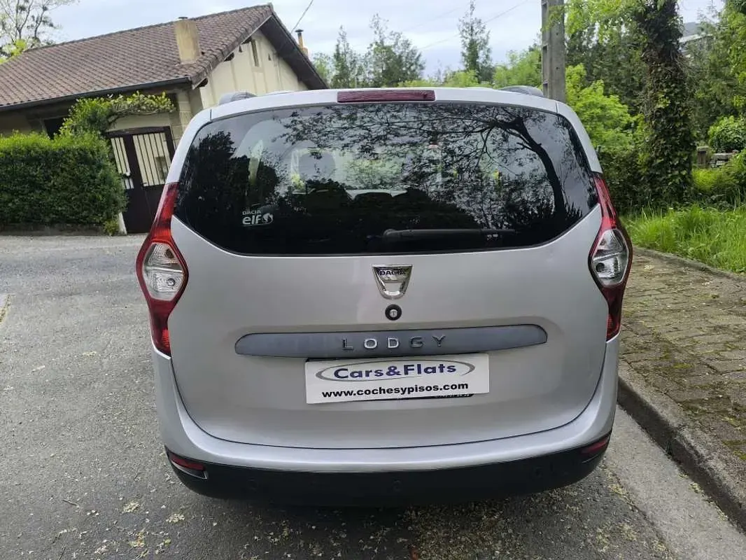 Usado Dacia Lodgy Lauréate 116 CV (85 kW) 2016 Plateado Monovolumen