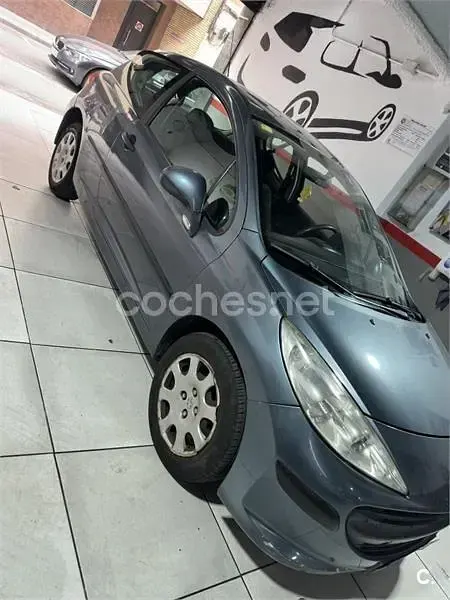 Usado Peugeot 207 75 CV (55 kW) 2006 Gris / plata Berlina