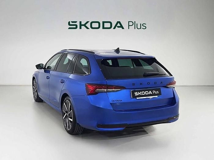 Azul Usado 2025 Skoda Octavia SportLine Familiar | 38.900 € (Caro) - Imagen 1/4