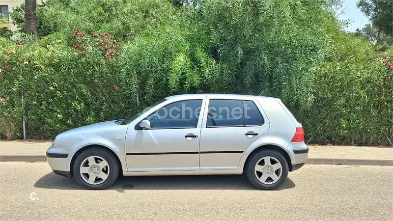 Usado VW Golf IV Conceptline 90 CV (66 kW) 2001 Gris / plata Berlina