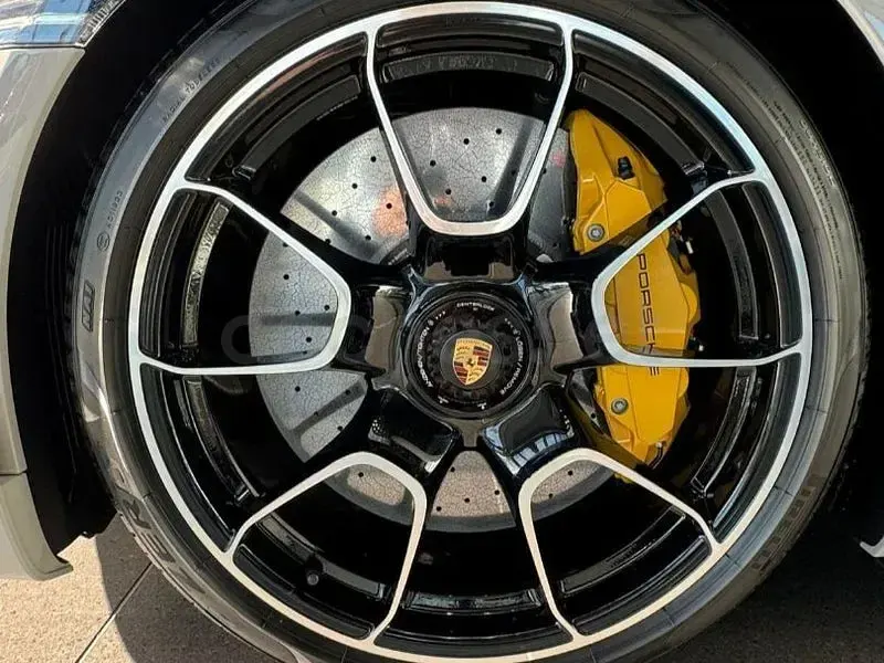Usado Porsche 911 Turbo S Cabriolet 711 CV (522 kW) 2025 Gris / plata Descapotable