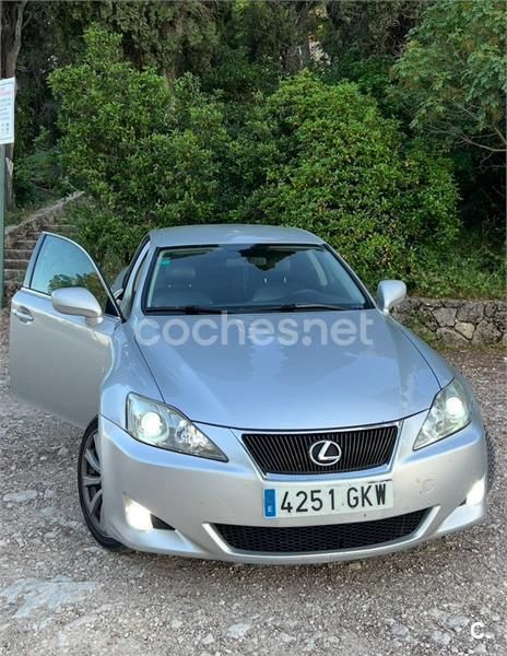 Gris / plata Usado 2009 Lexus IS220d Sport Line Berlina | 5700 € (Precio justo) - Imagen 1/4