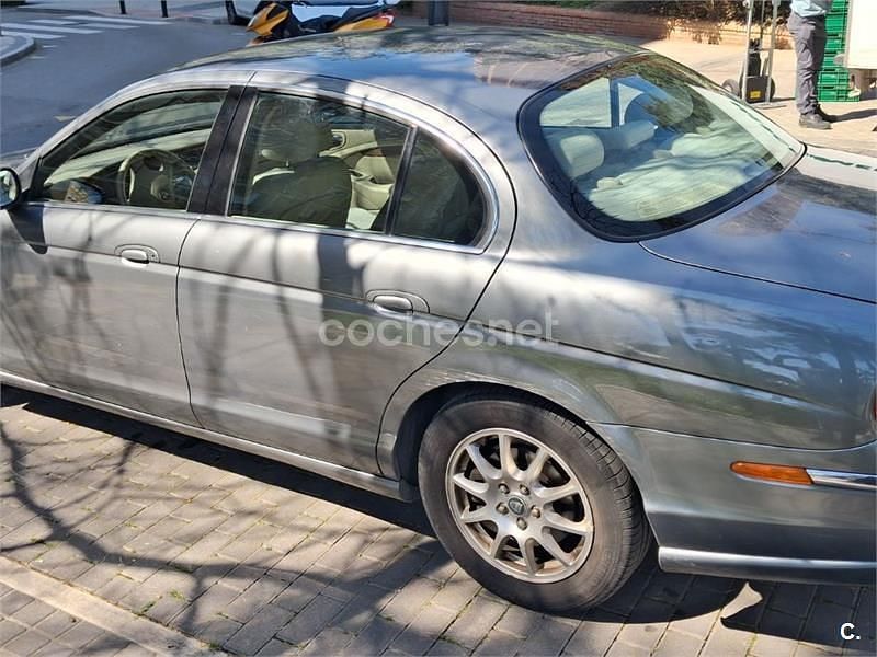 Usado Jaguar S-Type Classic 200 CV (147 kW) 2004 Gris / plata Berlina
