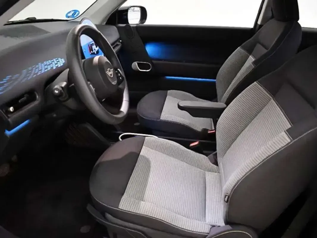 Usado Mini Cooper Essential 135 kW (184 CV) 2024 Gris Utilitario