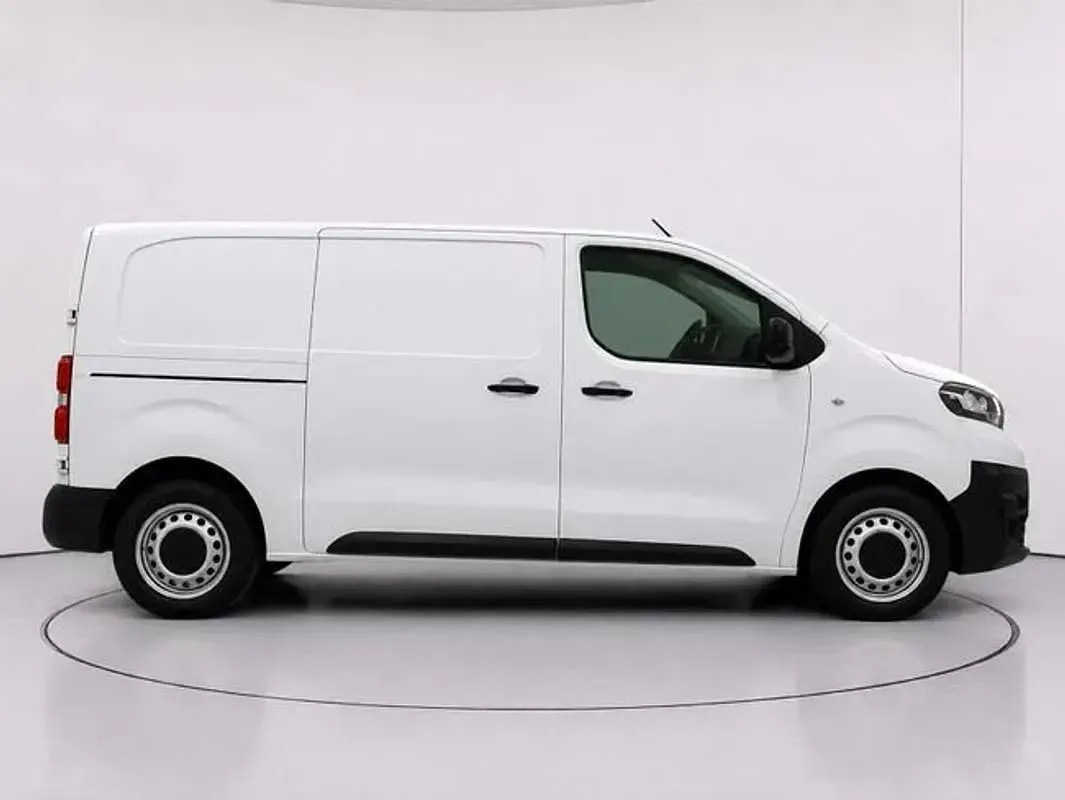 Usado Toyota Proace Plus 102 CV (75 kW) 2023 Blanco Monovolumen