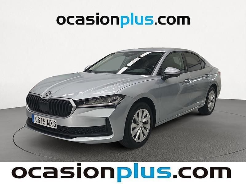 Gris plata Nuevo 2025 Skoda Superb Essence Berlina | 31.810 € (Super precio) - Imagen 1/4