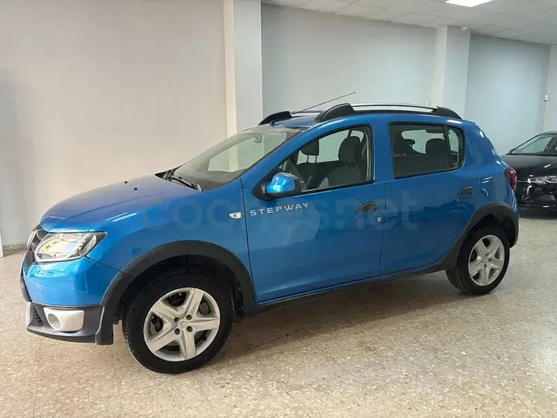 Usado Dacia Sandero Lauréate 90 CV (66 kW) 2013 Azul Berlina