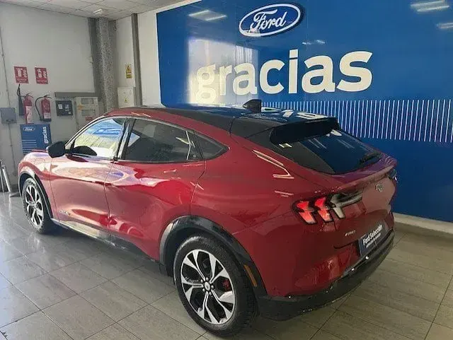 Usado Ford Mustang Mach-E Premium 258 kW (351 CV) 2024 Rojo lucid (metalizado) SUV