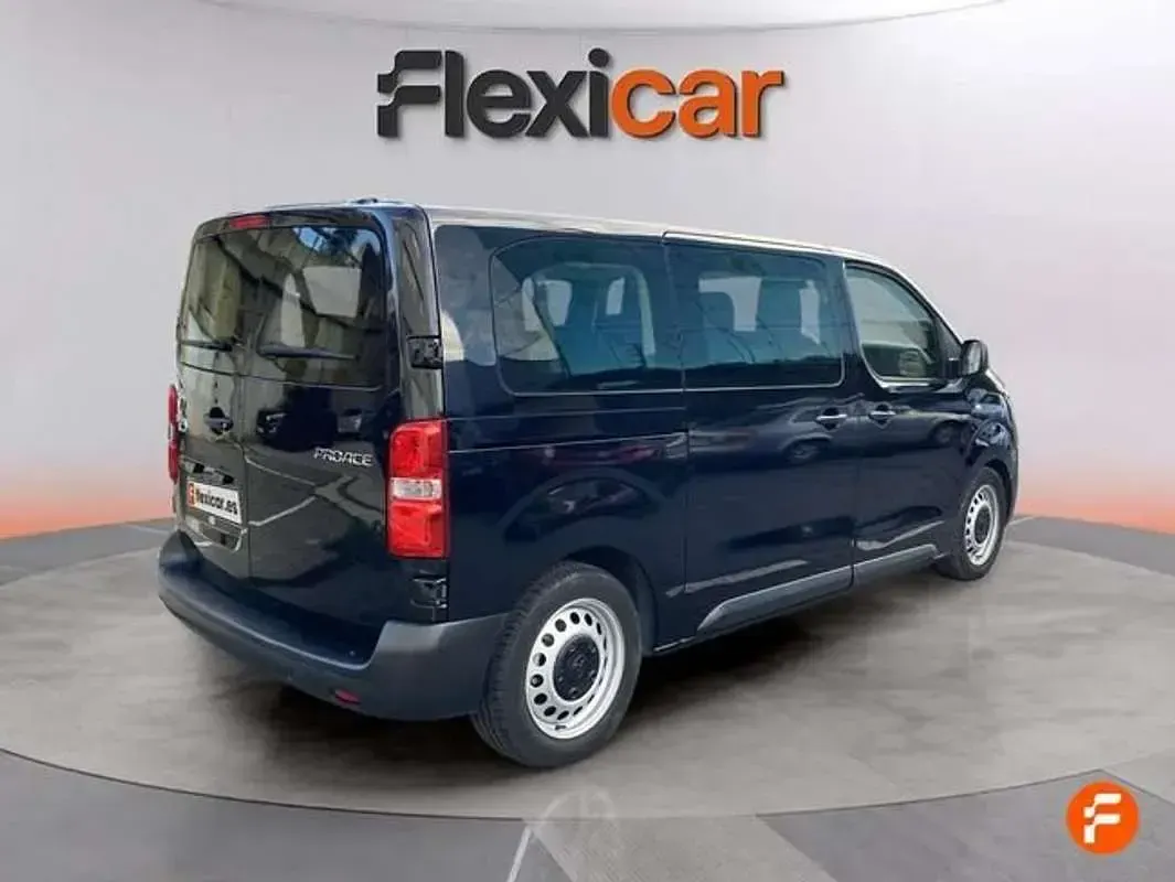 Käytetty Toyota Proace Comfort 120 HP (88 kW) 2023 Musta Tila-auto
