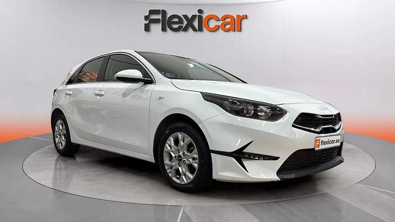 Usado Kia Ceed 136 CV (100 kW) 2024 Blanco Utilitario