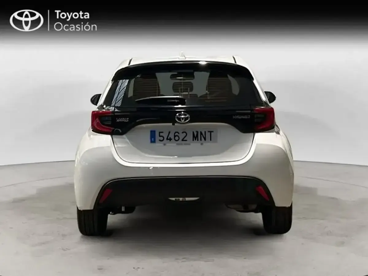 Usado Toyota Yaris Hybrid Active 116 CV (85 kW) 2024 Blanco Berlina