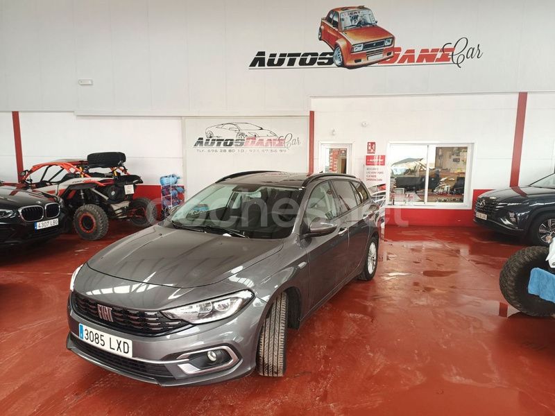 Usado Fiat Tipo 95 CV (69 kW) 2022 Gris Familiar