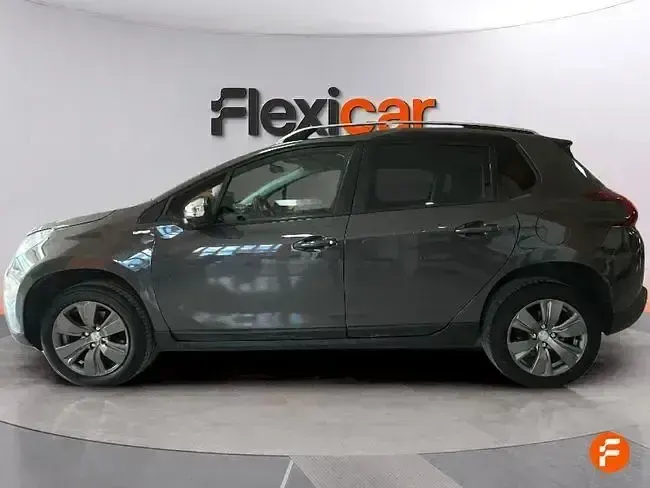 Usado Peugeot 2008 Allure 100 CV (73 kW) 2017 Gris SUV