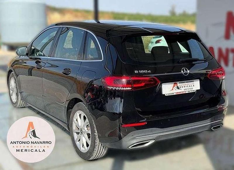 Usado Mercedes B180 116 CV (85 kW) 2019 Negro Monovolumen