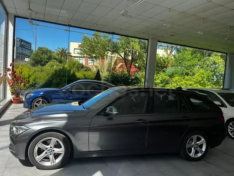Usado BMW 318 Comfort Edition 143 CV (105 kW) 2013 Gris / plata Familiar