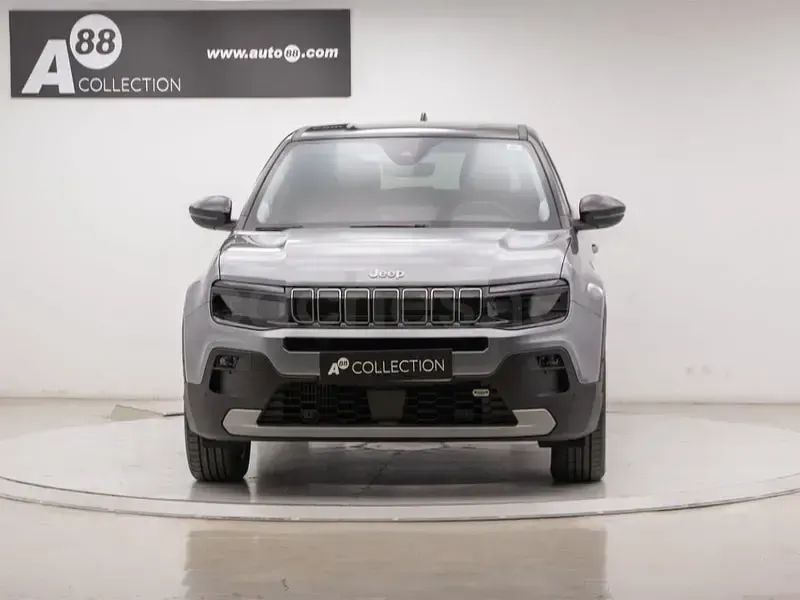 Usado Jeep Avenger Summit 100 CV (73 kW) 2023 Gris / plata SUV