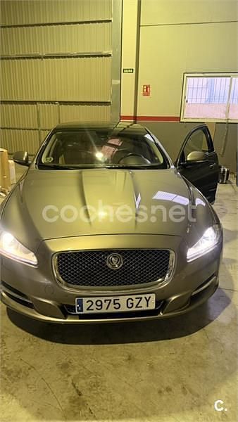 Usado Jaguar XJ Premium Luxury 275 CV (202 kW) 2010 Gris / plata Berlina