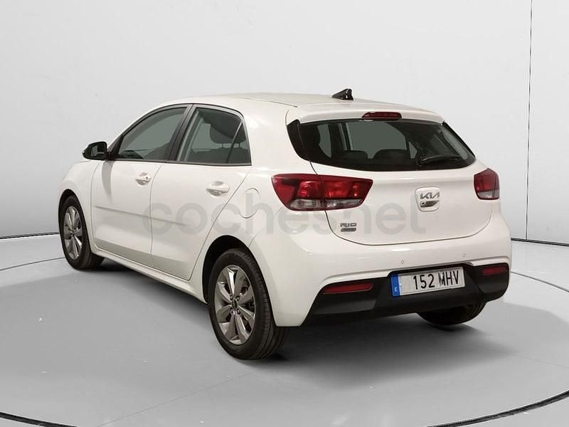 Usado Kia Rio 100 CV (73 kW) 2023 Blanco Berlina